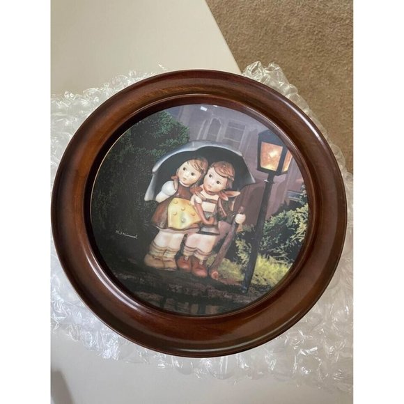 MJ Hummel Little Companions Collectors Plates - Lot of 6 with certificates - Picture 5 of 10